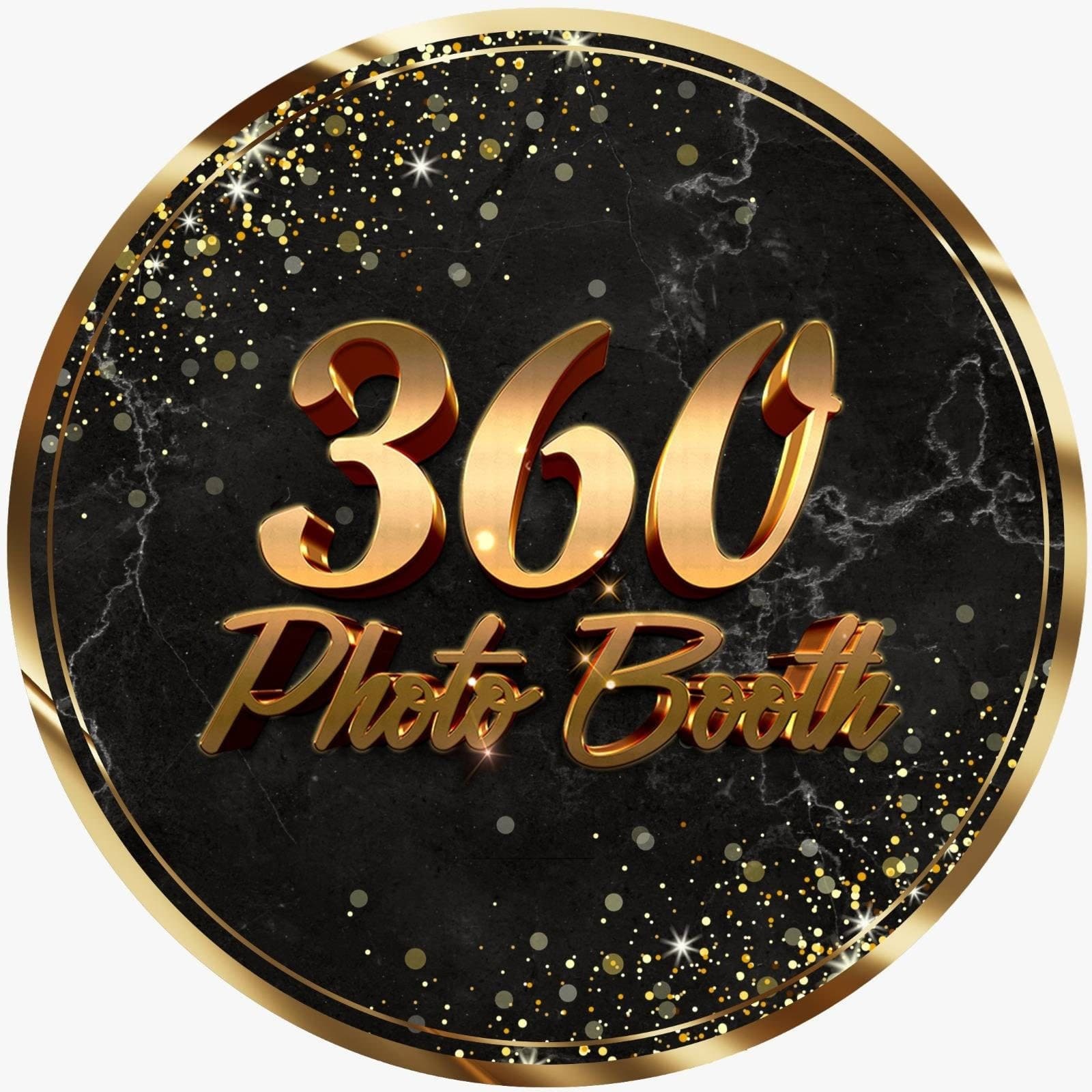 Sticker rotund auriu cu textul 360 Photo Booth, pe fundal negru marmorat