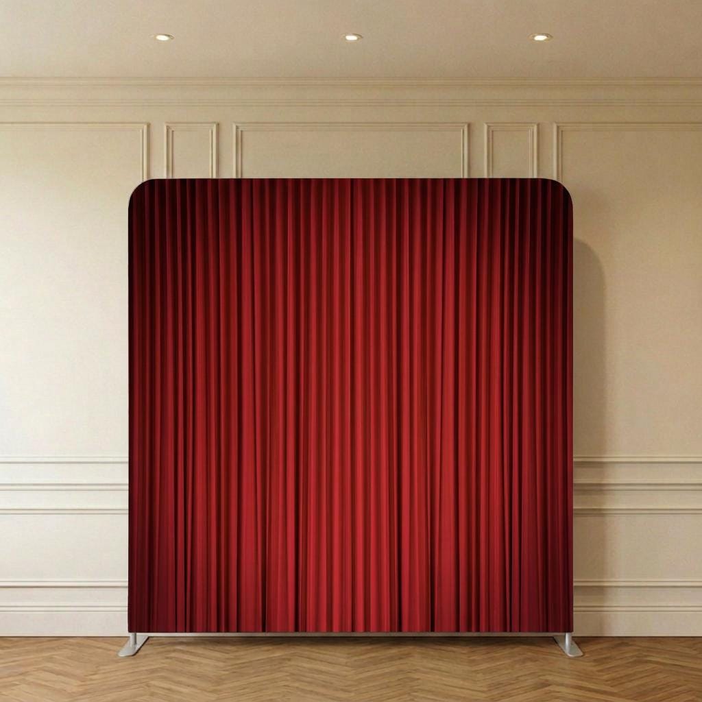 Fundalul cu draperie de catifea rosie, montat pe cadru de aluminiu