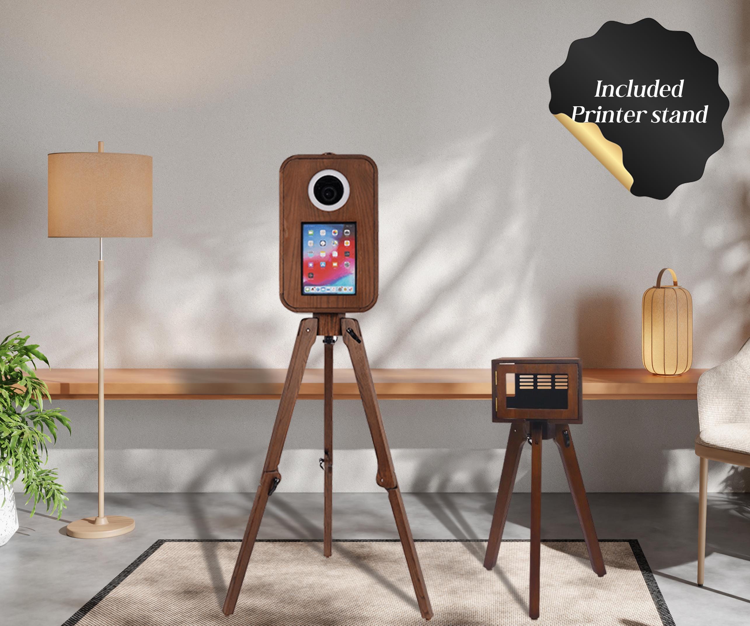 Cabina cu iPad montat vertical si suportul de imprimanta alaturi