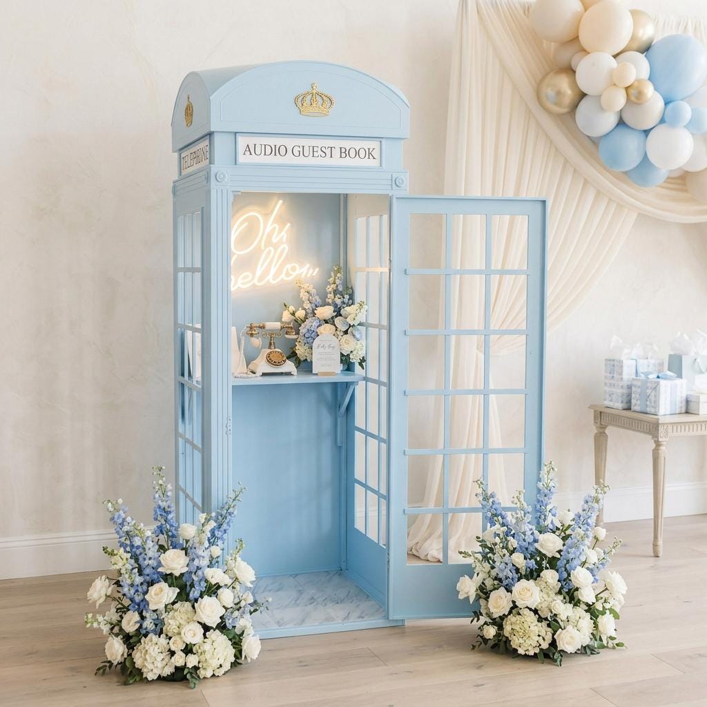 Cabina bleu, decorata cu flori albe si baloane